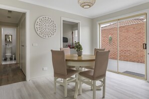 Apartment | Dining - Spacious 3-bed Home With Garden in Preston (Melbourne)