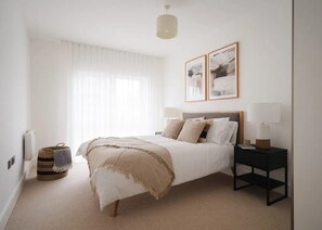 Iron/ironing board, WiFi, bed sheets - Luxury 1-Bed Apt | Birmingham City | Patio (Birmingham)