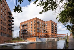 Exterior - Luxury 1-Bed Apt | Birmingham City | Patio (Birmingham)