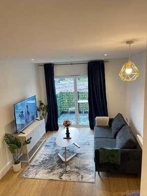 Living area - Luxury 1-Bed Apt | Birmingham City | Patio (Birmingham)