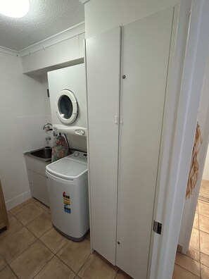 Interior - Beachside at Beachpoint (Surfers Paradise)