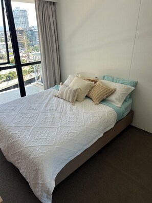 1 chambre, fer et planche à repasser, literie fournie