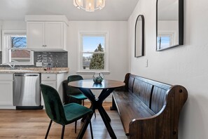 Dining - Hidden Gem - Charming 2-bedroom house in central Green Bay (Green Bay)