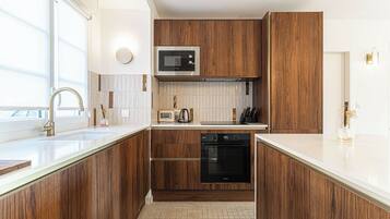 Apartment | Private kitchen | Fridge, microwave, oven, dishwasher