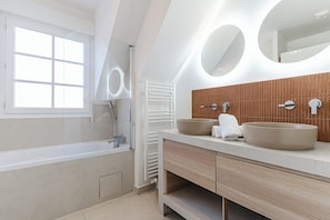 Apartamento | Baño | Secador de pelo, toallas, jabón y champú
