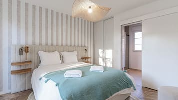 4 bedrooms, laptop workspace, iron/ironing board, bed sheets