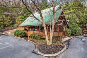 Exterior - FreeDollywoodTix•Pool•A+Location•Modern•HotTub (Pigeon Forge)