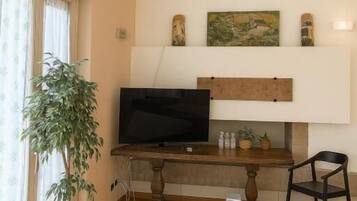 Comfort Triple Room, Garden View | Interior