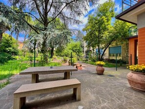 Outdoor dining - Bergamoinhouse airport (Bergamo)