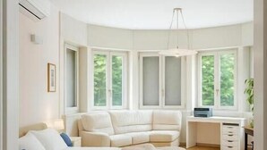 ห้  องคอมฟอร์ททริปเปิล, ห้องน้ำรวม, วิวสวน | บริเวณนั่งเล่น | ทีวี