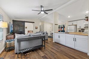 Smart TV, fireplace - Munds Park cabin close to Snow Bowl, Sedona and the Grand Canyon (Munds Park)