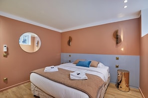 Apartment | 2 bedrooms, laptop workspace, iron/ironing board, bed sheets - Modern Apartment With AC Center of Paris (Paris)