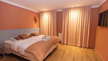 Apartment | 2 bedrooms, laptop workspace, iron/ironing board, bed sheets