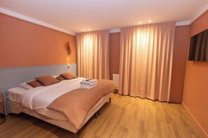 Apartment | 2 bedrooms, laptop workspace, iron/ironing board, bed sheets - Modern Apartment With AC Center of Paris (Paris)