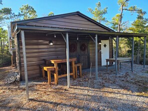 Outdoor dining - Welcome to the "B" Barn (Sealevel)