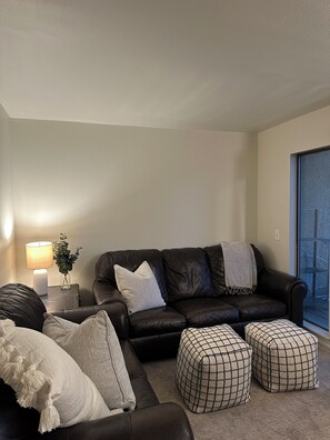 Smart TV - Newly remodeled perfect 3-bedroom townhome in Park City with hot tub and garage. (Park City)