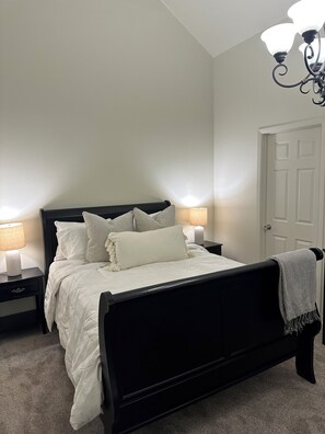 3 bedrooms, iron/ironing board, WiFi, bed sheets - Newly remodeled perfect 3-bedroom townhome in Park City with hot tub and garage. (Park City)