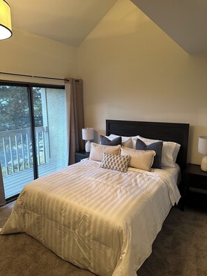 3 bedrooms, iron/ironing board, WiFi, bed sheets - Newly remodeled perfect 3-bedroom townhome in Park City with hot tub and garage. (Park City)