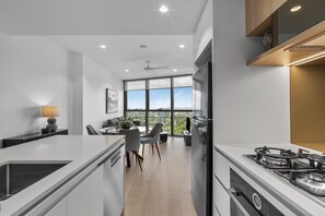 Private kitchen - Modern City Escape With Pool Access and Views (Brisbane)
