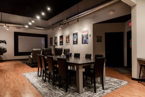 Meeting facility - The Hidden Gem- Superb 7-bedroom Studio with arcade, theater and more! (Springfield)