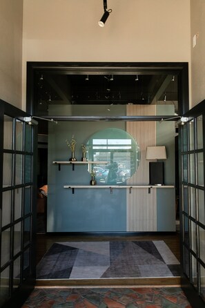 Lobby - The Hidden Gem- Superb 7-bedroom Studio with arcade, theater and more! (Springfield)