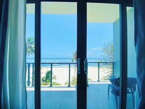 Desk, laptop workspace, bed sheets -  Matemwe Sands Beach Resort (Matemwe)