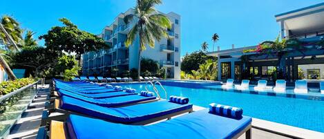 Kolam renang tertutup