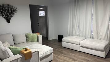 Televisión y chimenea