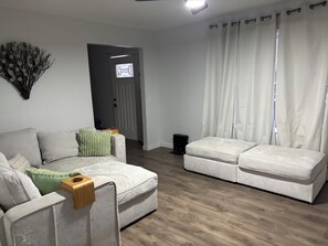 Televisión y chimenea