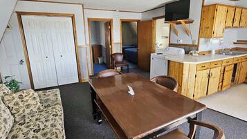 Deluxe Suite, Balcony | Interior