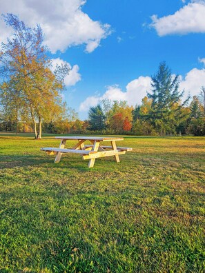 Outdoor dining - Katahdin Valley Motel (Sherman)