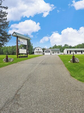 Classic Single Room | Property grounds - Katahdin Valley Motel (Sherman Mills)