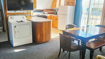 Deluxe Suite, Balcony | Interior