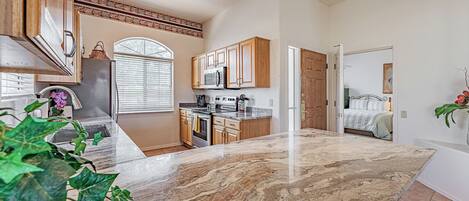 Micro-ondes, four, plaque de cuisson, lave-vaisselle