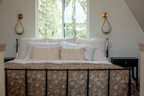 Fer et planche à repasser, accès Internet, draps fournis