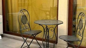 Appartement, balcon, vue cour intérieure | Restauration extérieure