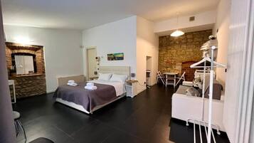 Appartement, balcon, vue cour intérieure