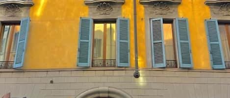 المنشأة من الخارج