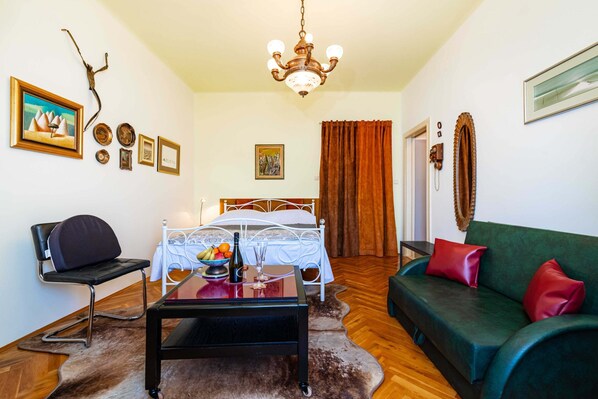 1 غرفة نوم ومكواة/لوح كي