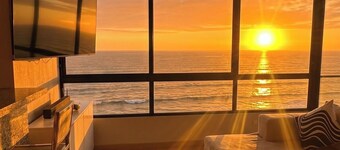 "Oceanfront 3BR, Home Office, Pool, Gym, Sauna, BBQ, Play area and Free Parking"