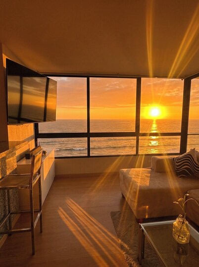 "Oceanfront 3BR, Home Office, Pool, Gym, Sauna, BBQ, Play area and Free Parking"
