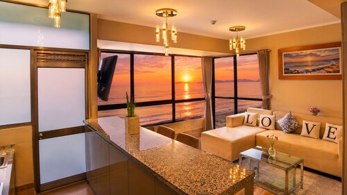 "Oceanfront 3BR, Home Office, Pool, Gym, Sauna, BBQ, Play area and Free Parking"