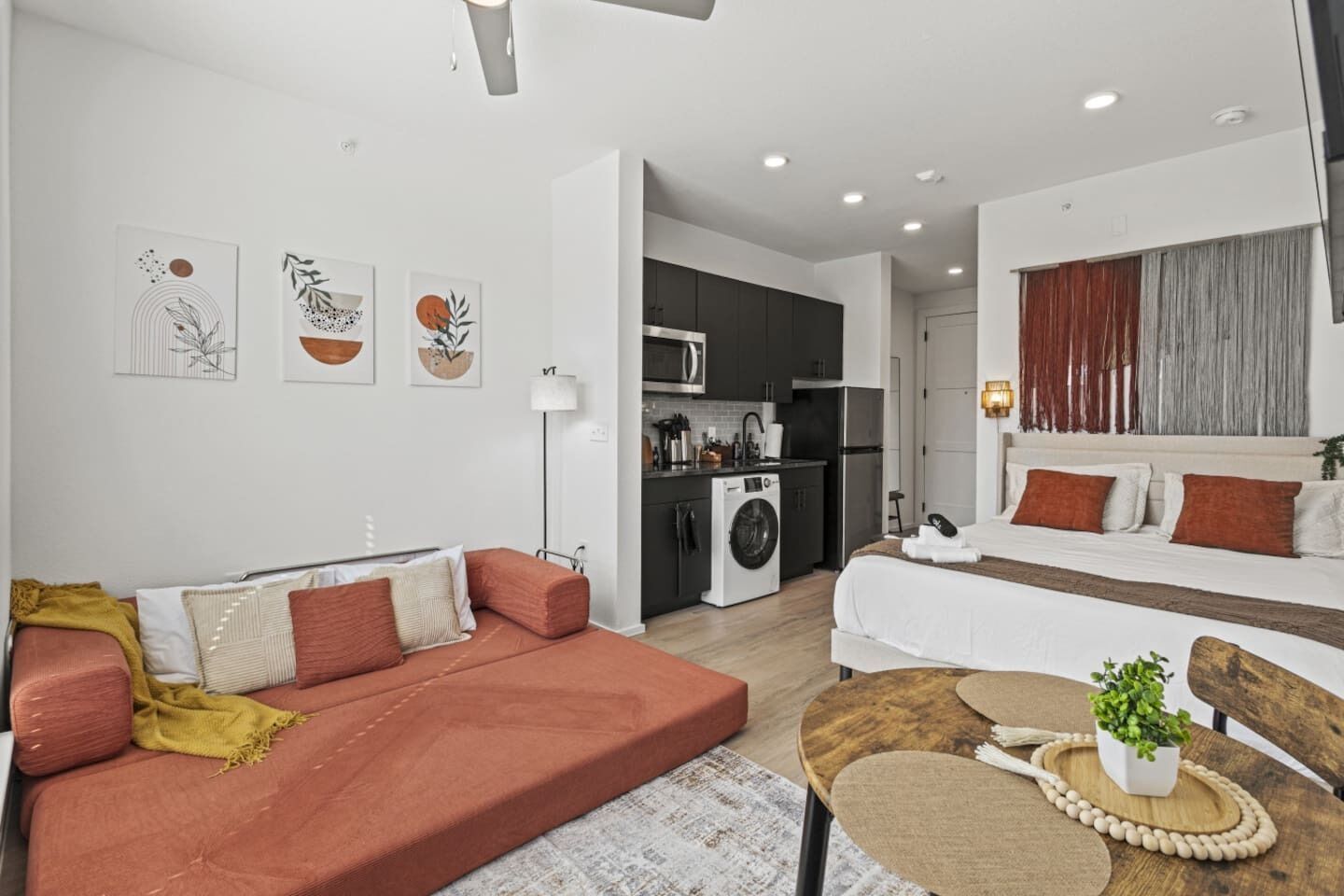 Desk, iron/ironing board, WiFi, bed sheets