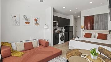 Desk, iron/ironing board, WiFi, bed sheets