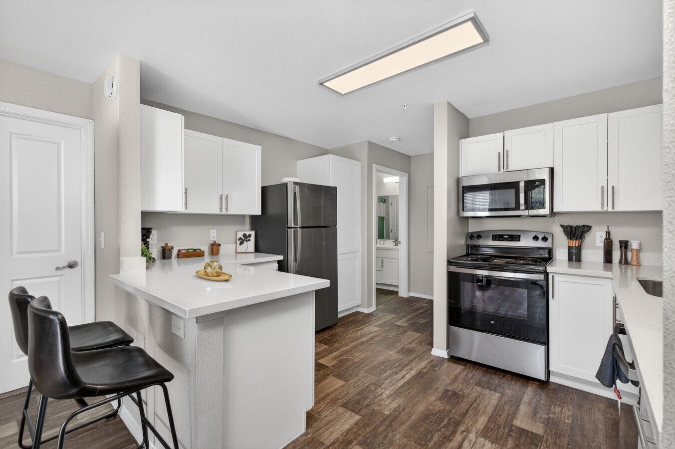 Refrigerador, microondas, horno y parrilla de estufa 