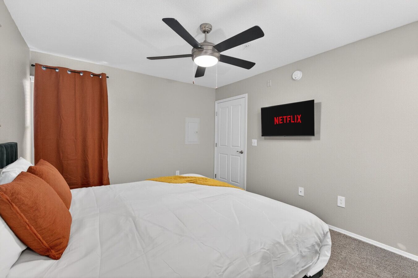 2 多间卧室、办公桌、熨斗/熨衣板、旅行婴儿床