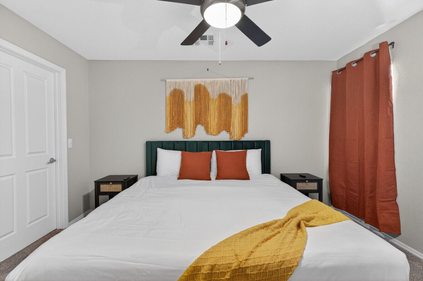 2 Schlafzimmer, Schreibtisch, Bügeleisen/Bügelbrett, Reisekinderbett