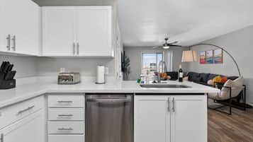 Refrigerador, microondas, horno y lavavajillas