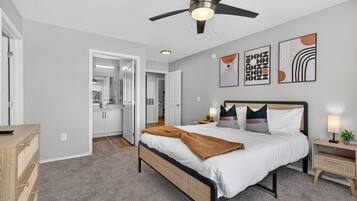 Työpöytä, silitysrauta/-lauta, vauvan matkasänky, Wi-Fi