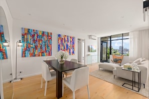 Apartment | Living room - Bright 2-bed Apt With Spectacular Bridge Views (Sydney)